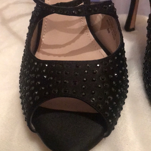 GLINT BLACK HEELS - Picture 3 of 8